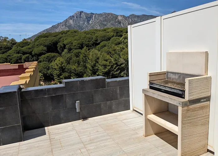 Apartamentos Con Vistas Y Terraza En Marbella